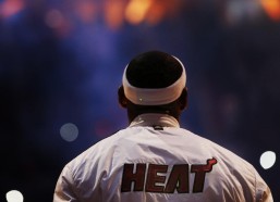 中国体彩网_绿茵激情，中国职业联赛球迷诠释足球魅力