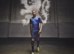 中国体彩_21岁前轰30+10+5！马刺新星卡斯尔比肩邓肯文班创历史