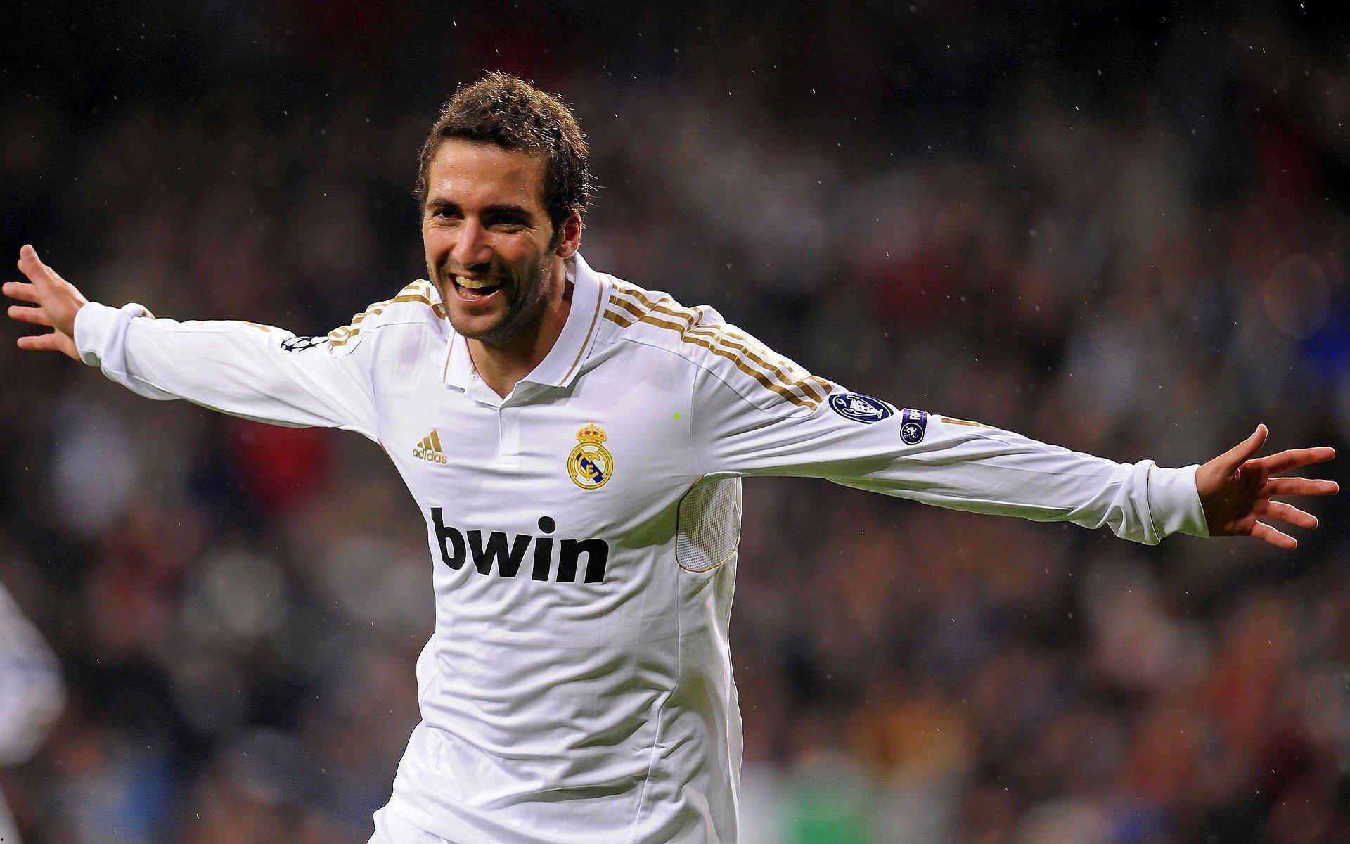 荷兰队世纪球星TOP5引热议,媒体S90权威排名出炉,范戴克力压斯内德引争议